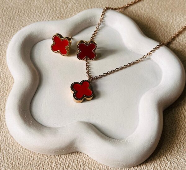 Chic Clover Necklace and Earrings Jewelry Set