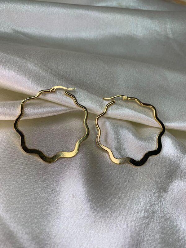Wavy Hoops