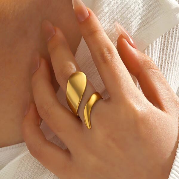 Hug Drop Ring