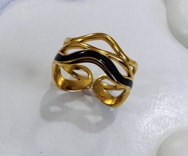 Black Curve Ring (Adjustable)