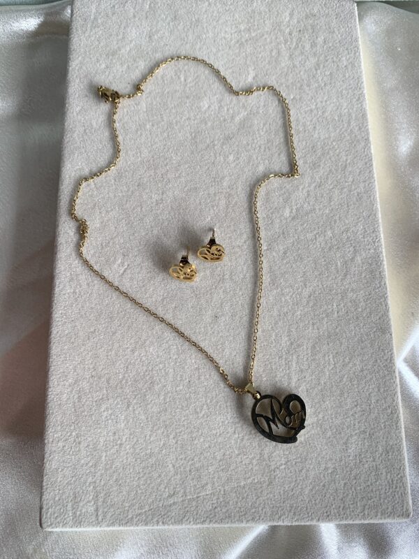 Roohi chains