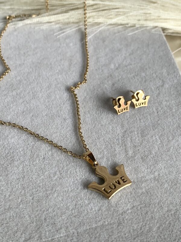 Roohi chains