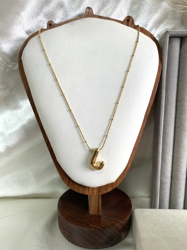 Letter chain