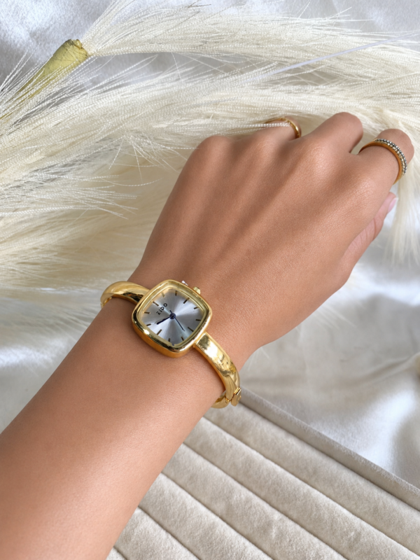Aura Squre Watch