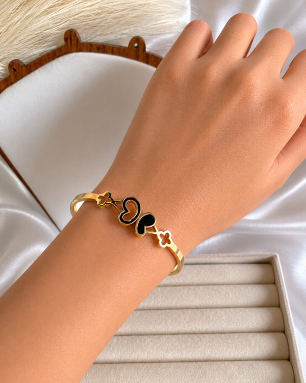 Heart Clover Bangle