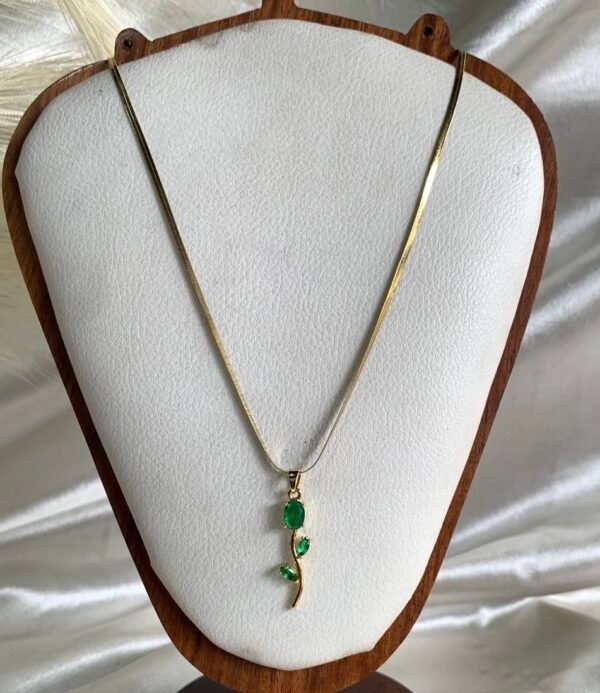 Emerald Thulip Pendant
